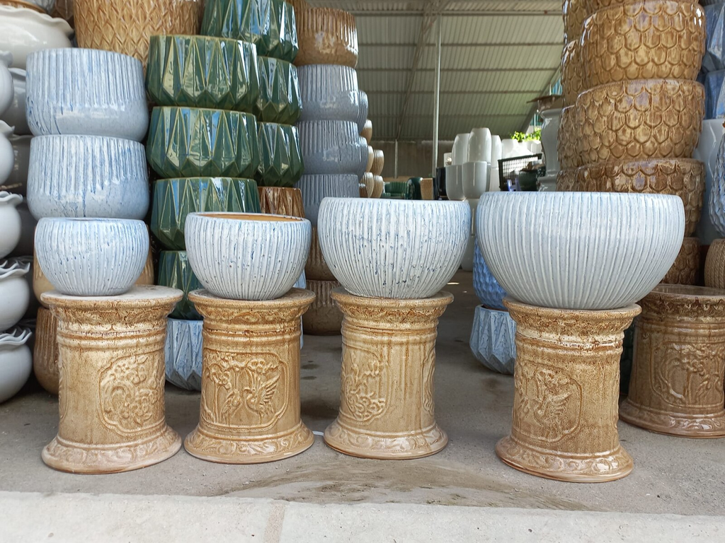 Người mệnh Mộc có thể tham khảo chậu màu xanh lá, xanh dương, đen, nâu gỗ hoặc các màu trung tính