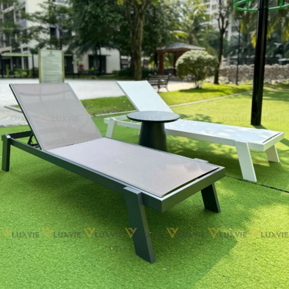 Ghế hồ bơi Textilene là dòng ghế sử dụng phần lưới dệt từ sợi tổng hợp, thường có lớp phủ bảo vệ và được thiết kế để sử dụng ngoài trời