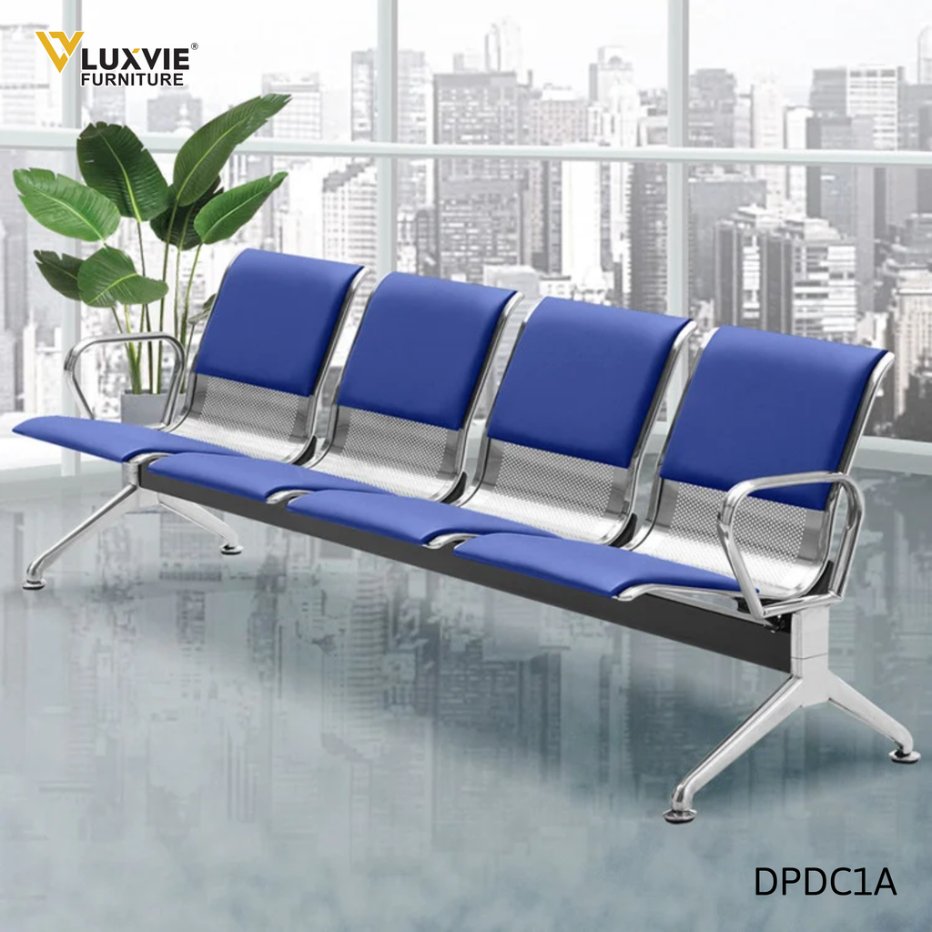 Ghế có đệm mang lại cảm giác ngồi mềm mại và dễ chịu hơn ghế inox hoàn toàn